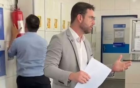 Vereador Eduardo Moura flagra superlota&ccedil;&atilde;o. 