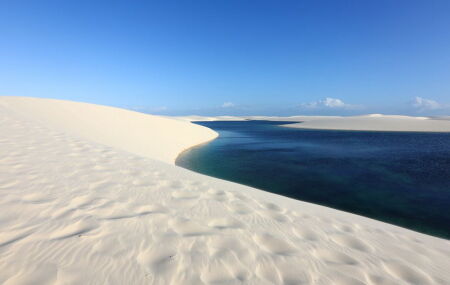 Santo Amaro, no Maranh&atilde;o, revela &aacute;guas azul-turquesa nos Len&ccedil;&oacute;is Maranhenses. 