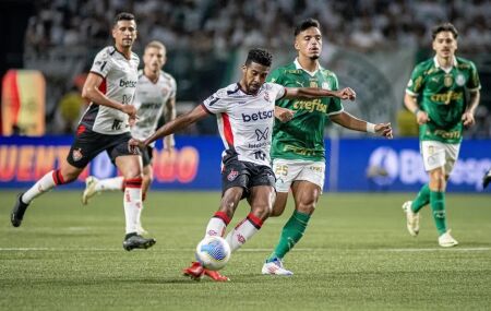 Willian Oliveira em a&ccedil;&atilde;o contra o Palmeiras no Allianz Parque 