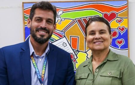 Prefeita de Igarassu, professora Elcione Ramos, em reuni&atilde;o com a Perpart.