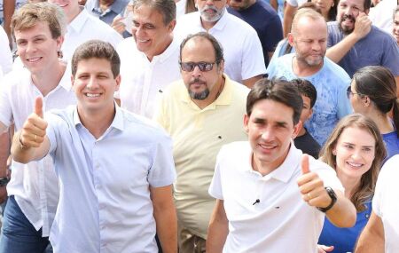 Prefeito do Recife, Jo&atilde;o Campos, ao lado do ministro Silvio Costa Filho.