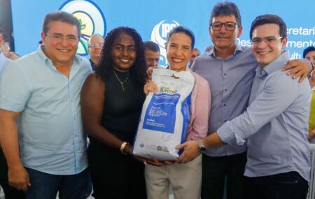 Raquel Lyra anuncia R$ 92,8 milh&otilde;es para Programa de Distribui&ccedil;&atilde;o de Sementes.