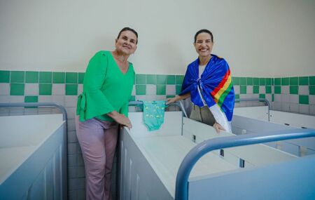 Prefeita de Igarassu, Elcione Ramos e a governadora Raquel Lyra em inaugura&ccedil;&atilde;o de creche.