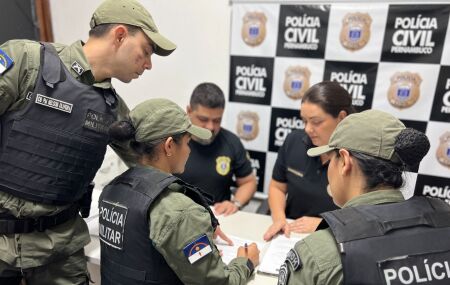 Agentes da Pol&iacute;cia Militar.