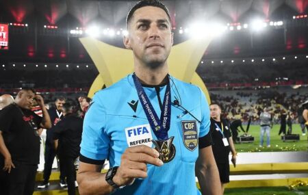 Guarda municipal do Recife &eacute; eleito melhor &aacute;rbitro do Brasileir&atilde;o 2025 pela CBF
