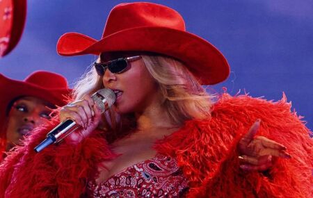 Beyonc&eacute; se torna oficialmente bilion&aacute;ria; Veja a fortuna acumulada pela cantora em 2025