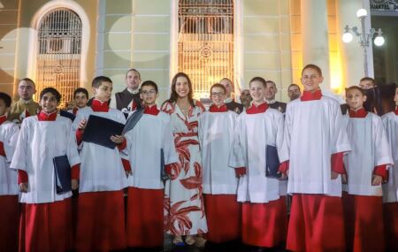 Governadora Raquel Lyra prestigia tradicional Missa do Galo no Quartel do Derby