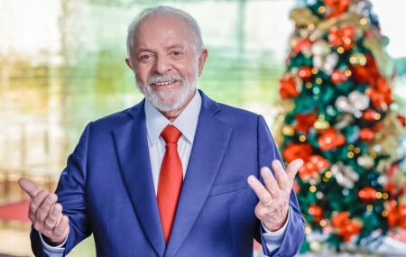 Lula defende fim da escala 6x1 em pronunciamento de Natal: "demanda do povo"