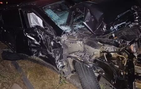 Um dos carros envolvidos no acidente na BR-232.