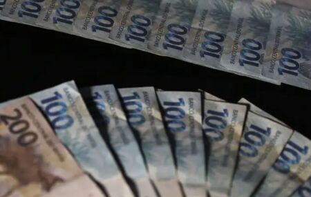 C&eacute;dulas de dinheiro.