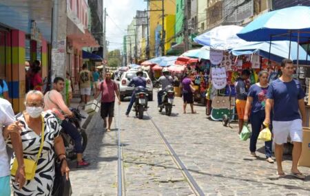 Natal altera hor&aacute;rios de shoppings, bancos e servi&ccedil;os p&uacute;blicos no Grande Recife; confira