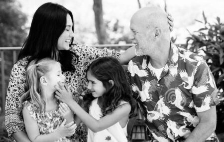 Emma Heming Willis, Bruce Willis e suas duas filhas