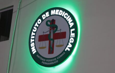 Fachada do IML, no Recife.