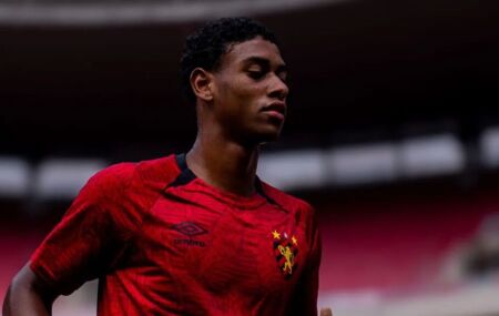 Enzo Vagner est&aacute; fora do Sport. Atacante vai para o Coritiba.