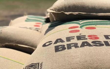 Carregamento de caf&eacute; do Brasil.