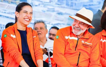 Governadora Raquel Lyra ao lado do presidente Lula.