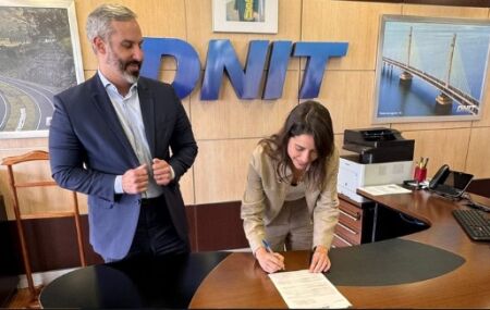 Governadora Raquel Lyra assina acordo com o DNIT.