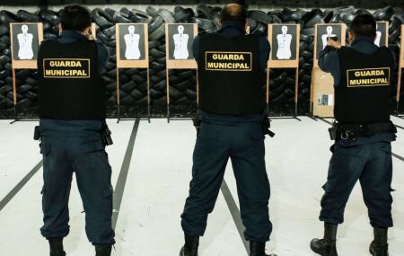 Guardas Municipais.