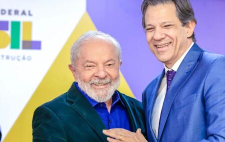 Lula ao lado de Haddad.