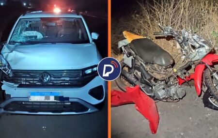 Carro e motocicleta envolvidos em colis&atilde;o.