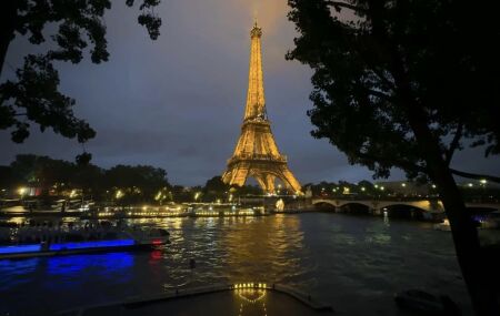Paris, capital e cidade s&iacute;mbolo da Fran&ccedil;a.