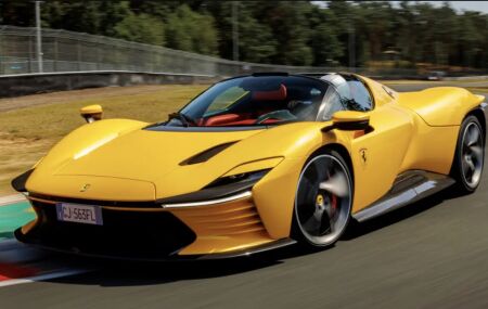 Ferrari Daytona SP3, carro importado mais caro do Brasil.