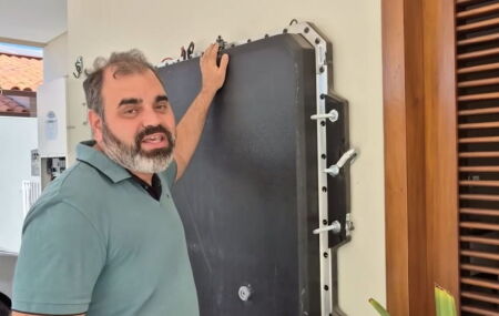 Brasileiro de Parna&iacute;ba cria sistema que usa carro BYD como gerador de energia para casa por at&eacute; 8 horas. 