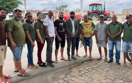 Ipubi, no Sert&atilde;o do Araripe, recebe tratores e m&aacute;quinas agr&iacute;colas.
