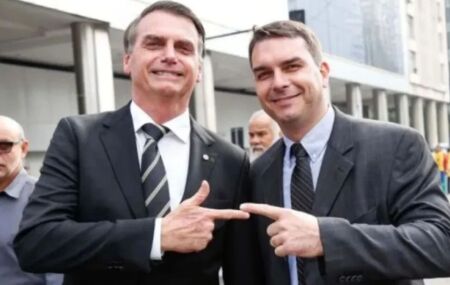 Jair e Fl&aacute;vio Bolsonaro.