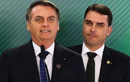 Jair e Fl&aacute;vio Bolsonaro.