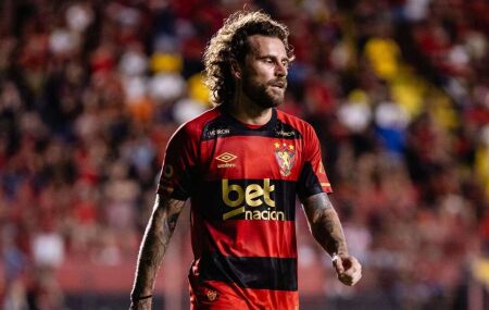 Lucas Lima apaga as fotos com camisa do Sport em suas redes sociais.