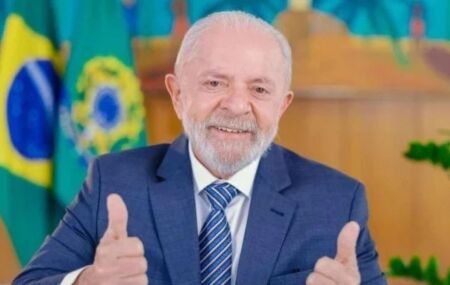 Lula assina decreto que torna obrigat&oacute;ria exibi&ccedil;&atilde;o de filmes brasileiros nos cinemas em 2026