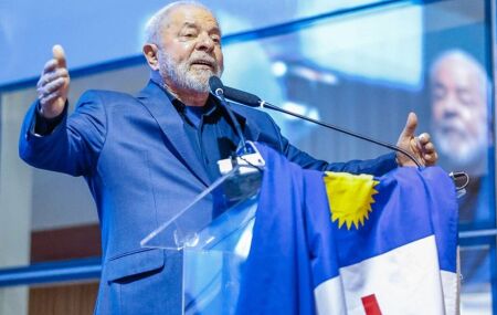 Lula com a bandeira de Pernambuco.