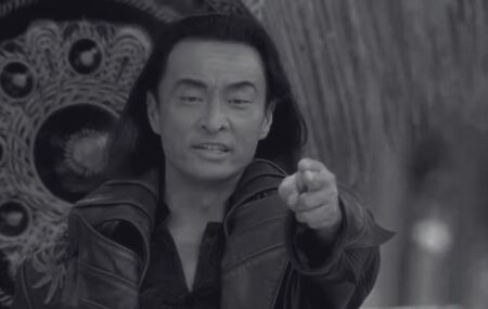 Ator Cary-Hiroyuki Tagawa no filme "Mortal Kombat", como Shang Tsung.
