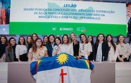 Governadora Raquel Lyra comemora leil&atilde;o de concess&atilde;o da Compesa