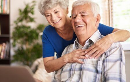 Trabalhador idoso segue atento &agrave;s mudan&ccedil;as que podem reduzir despesas com anuidades profissionais.