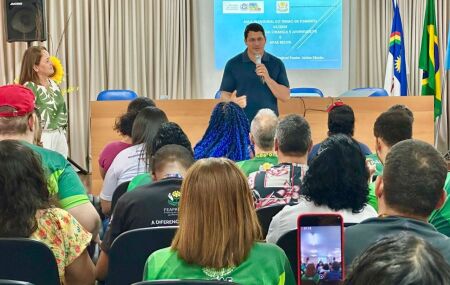 Pastor J&uacute;nior T&eacute;rcio lan&ccedil;a oficinas de inclus&atilde;o da Apae. 