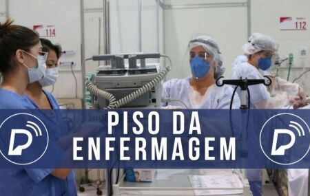 Enfermeiros durante o trabalho.