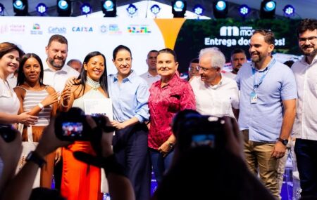 Prefeita Elcione ao lado de Raquel Lyra, em Igarassu.