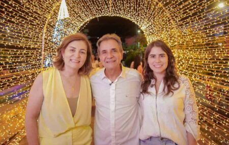 Prefeito Carlos Santana inaugura ilumina&ccedil;&atilde;o de natal de Ipojuca.