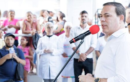 Prefeito Sivaldo Albino. 