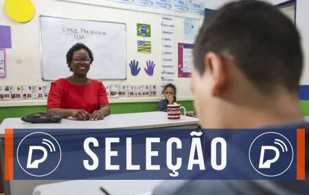 Professora em sala de aula.