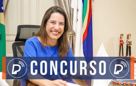 Raquel Lyra assinando documento