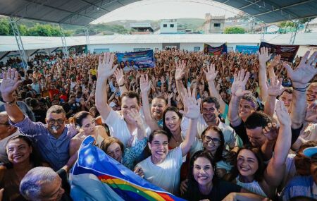 Raquel Lyra realiza entregas em Cort&ecirc;s.