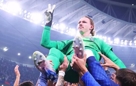 Safonov quase saiu do clube ap&oacute;s desaven&ccedil;as com zagueiro ucraniano.