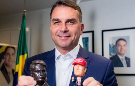 Senador Fl&aacute;vio Bolsonaro.
