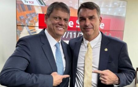 Tarc&iacute;sio de Freitas e Fl&aacute;vio Bolsonaro.
