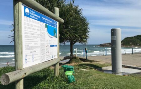 Praia com Bandeira Azul.