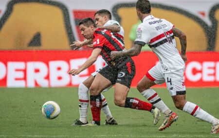 Vit&oacute;ria x S&atilde;o Paulo se enfrentam neste domingo (07).