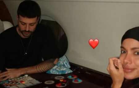Anitta compartilha momento com namorado em jatinho 